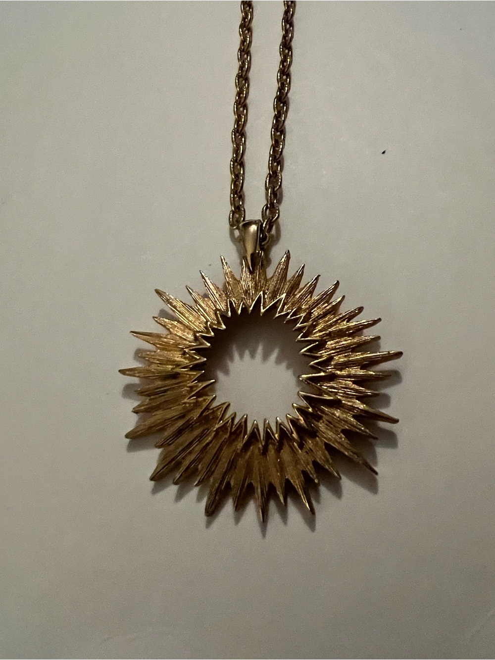 Vintage Sarah Coventry Gold Starburst Sunburst Pendant Necklace